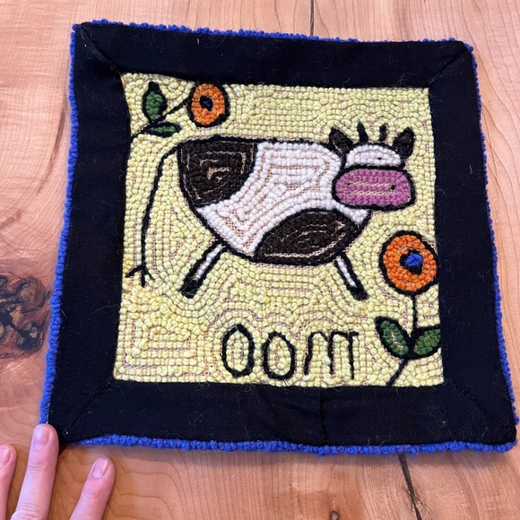 “Moo” hooked wall hanging - Picture 2 of 2